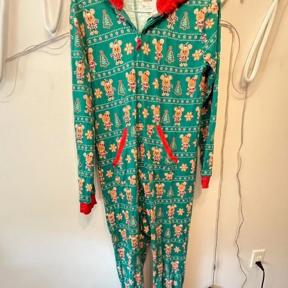 Disney Mickey & Minnie Gingerbread Christmas pajamas - Picture 1 of 5